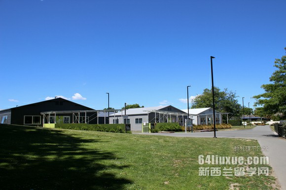 新西蘭本科學(xué)費(fèi)多少